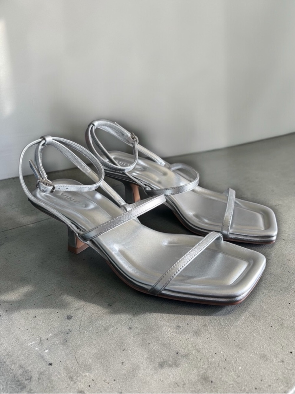🌟SALE Vince Callie Kitten Heel Strappy Leather Metallic Silver Sandals